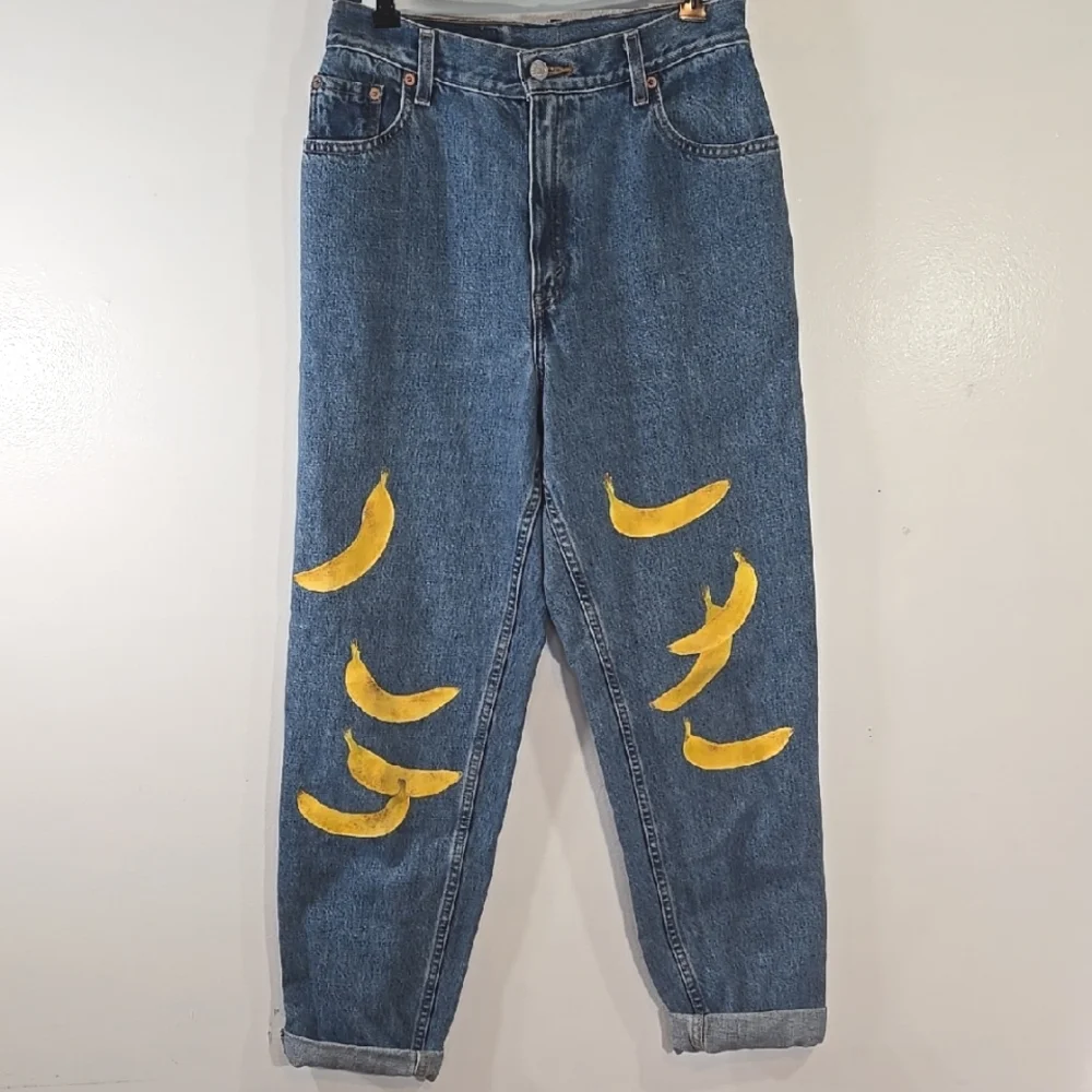 Levi's 550 Relaxed Blue Denim Painted Yellow Banana Design Tapered Leg Jeans - Picture 1 of 15